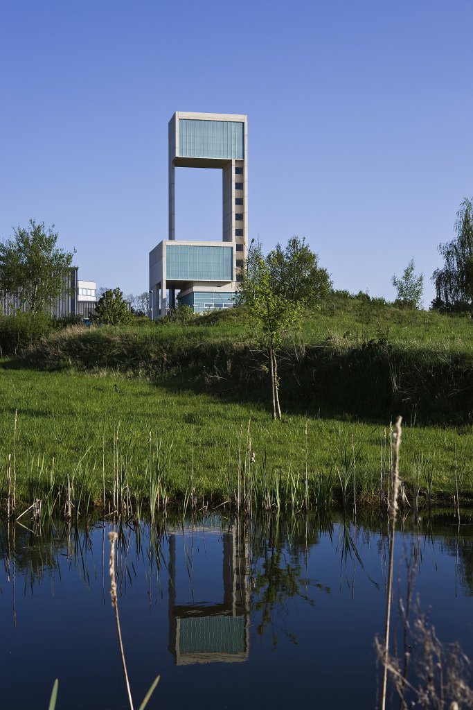 Wasserturm in Leudelange Rückansicht bei Tag